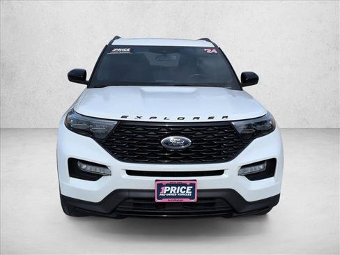 Used 2024 Ford Explorer ST-Line w/ Class IV Trailer Tow Package image 2