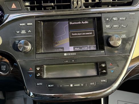 Used 2014 Toyota Avalon Limited image 18