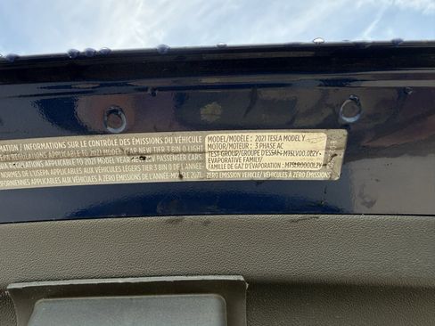 Used 2021 Tesla Model Y Long Range image 11