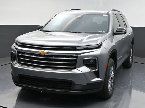 New 2026 Chevrolet Traverse LT FWD image 3