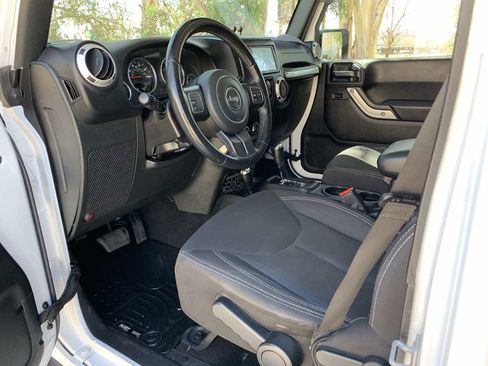 Used 2018 Jeep Wrangler Unlimited Sahara image 10
