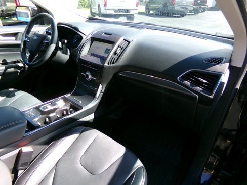 Used 2019 Ford Edge Titanium w/ Cold Weather Package AWD/4WD image 12
