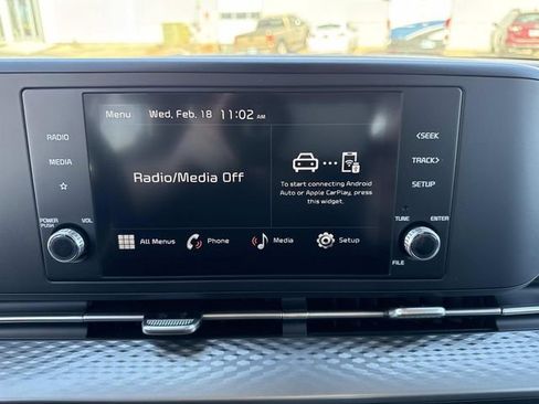 Used 2024 Kia Carnival LX image 19