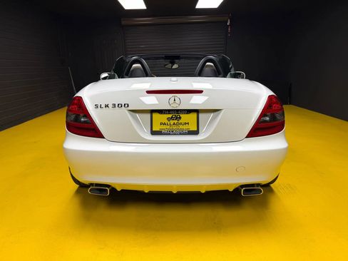 Used 2010 Mercedes-Benz SLK 300 image 5