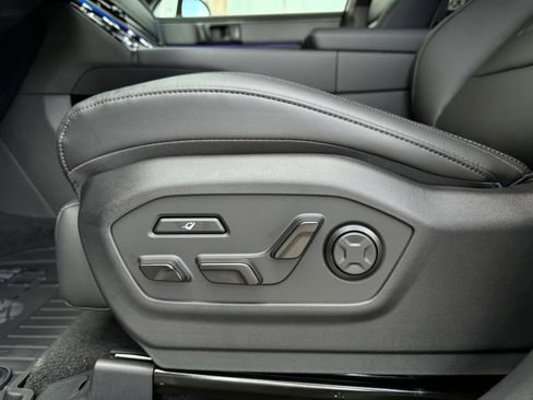 Used 2025 Hyundai Santa Fe Calligraphy image 9