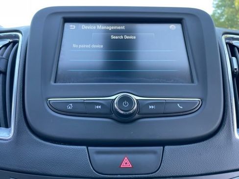 Used 2017 Chevrolet Malibu LT FWD image 25