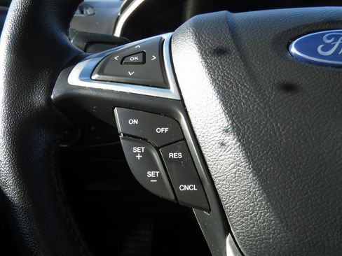 Used 2017 Ford Edge SEL image 19