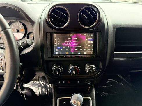 Used 2016 Jeep Patriot Latitude FWD image 25