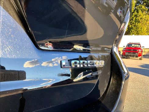 Used 2023 Jeep Grand Cherokee L Laredo image 28