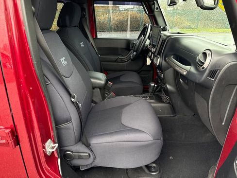 Used 2013 Jeep Wrangler Unlimited Sport image 12