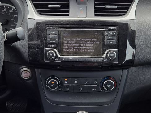 Used 2016 Nissan Sentra SV FWD image 13