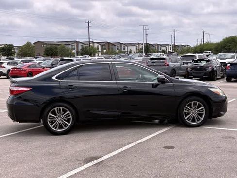 Used 2017 Toyota Camry SE FWD image 7