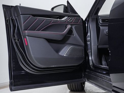 Used 2022 Maserati Levante GT image 25