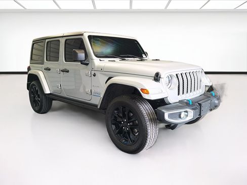 Used 2023 Jeep Wrangler Unlimited Sahara AWD/4WD image 3