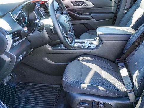 Used 2023 Chevrolet Traverse LT image 17