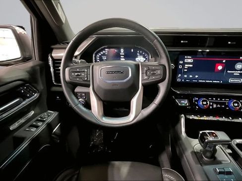 Used 2024 GMC Sierra 1500 Denali w/ Technology Package AWD/4WD image 5