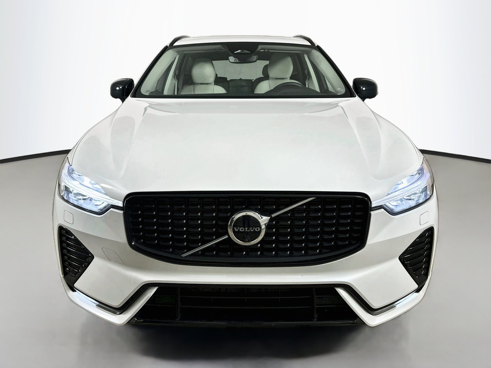 Certified 2024 Volvo XC60 B5 Plus w/ Climate Package AWD/4WD image 2