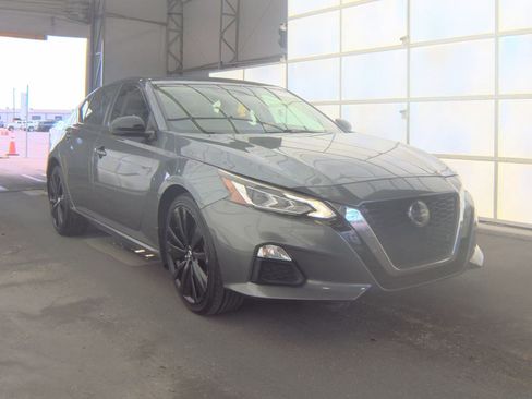 Used 2019 Nissan Altima 2.5 SR w/ SR Premium Package AWD/4WD image 6