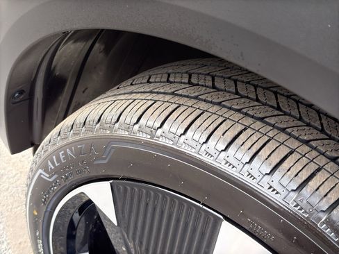 Used 2025 Nissan Kicks SR image 10