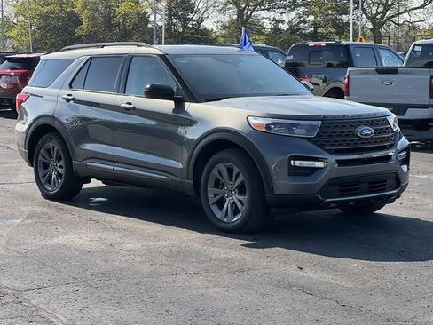Certified 2023 Ford Explorer XLT w/ Equipment Group 202A AWD/4WD image 7