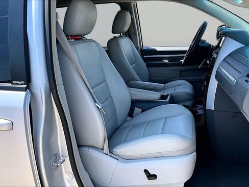 Used 2008 Dodge Grand Caravan SXT FWD image 8