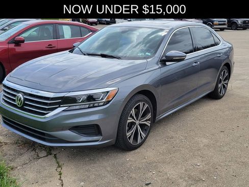 Used 2022 Volkswagen Passat 2.0T SE image 2