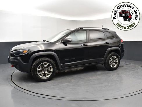 Used 2019 Jeep Cherokee Trailhawk w/ Cold Weather Group image 3