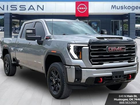 Used 2025 GMC Sierra 2500 AT4 AWD/4WD image 1