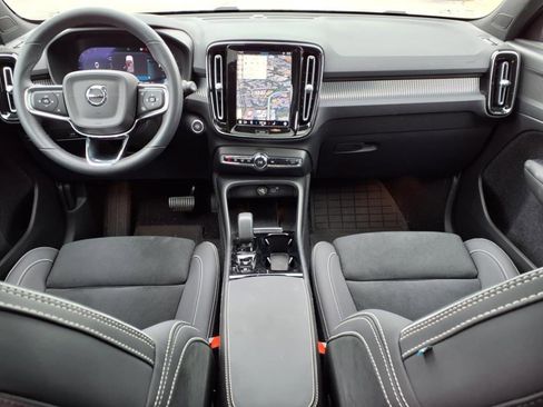 Certified 2023 Volvo XC40 B5 Plus w/ Protection Package Premier image 12