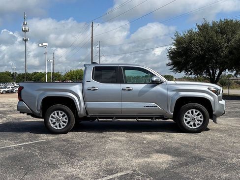 Used 2026 Toyota Tacoma SR5 AWD/4WD image 4