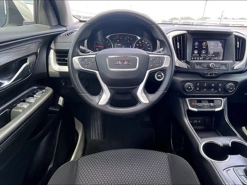 Used 2024 GMC Terrain SLE FWD image 8