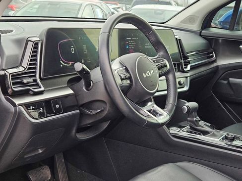Used 2024 Kia Sportage EX image 2