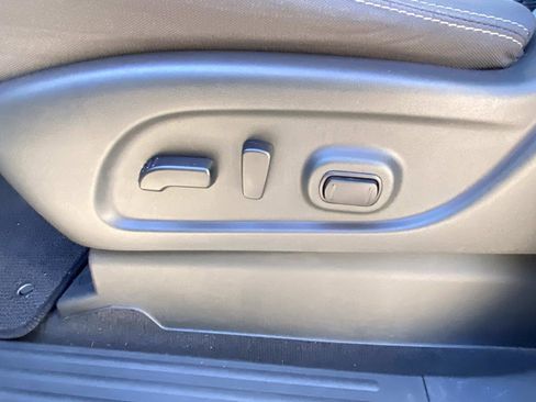 Used 2021 Nissan Titan SV w/ SV Convenience Package image 23