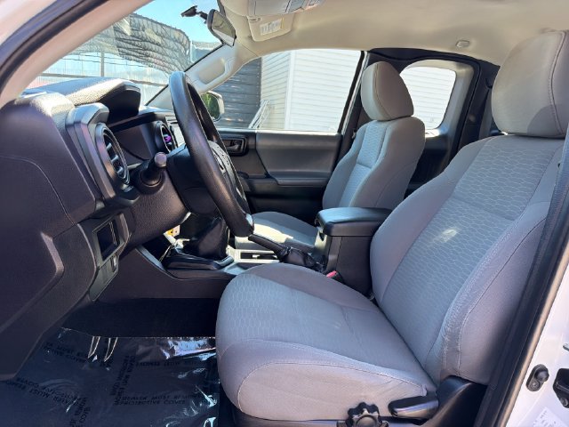 Used 2017 Toyota Tacoma SR w/ SR Convenience Package AWD/4WD image 9