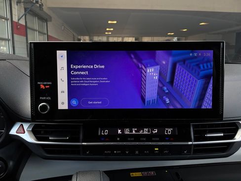 Used 2025 Toyota Sienna XLE FWD image 33