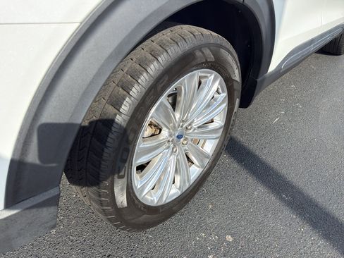 Used 2020 Ford Explorer Limited RWD image 9
