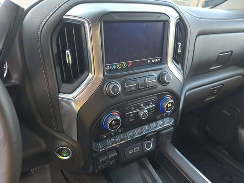 Used 2019 Chevrolet Silverado 1500 LTZ w/ LTZ Plus Package image 10