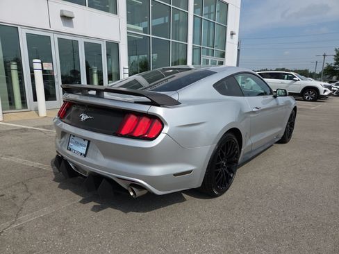 Used 2016 Ford Mustang Coupe RWD image 6