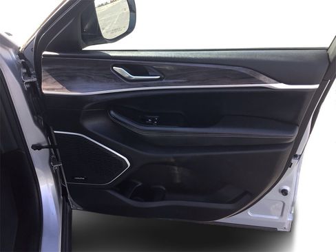 Used 2022 Jeep Grand Cherokee L Limited image 21