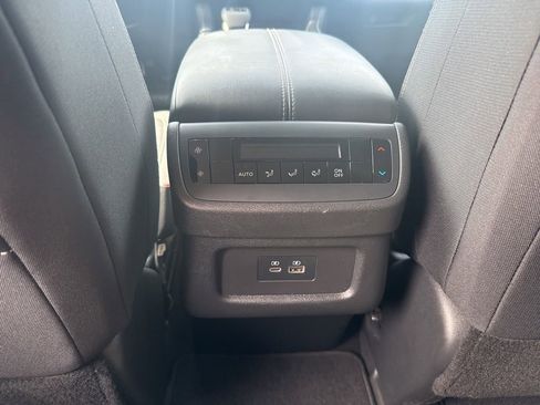 Used 2022 Nissan Pathfinder SV image 14