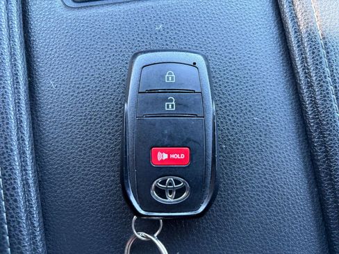 Used 2025 Toyota Prius LE image 22