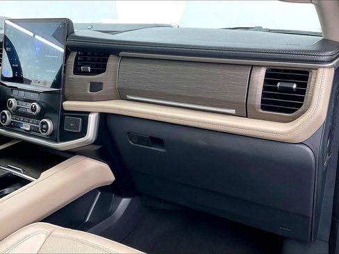 Used 2024 Ford Expedition Max Limited image 15