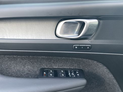 Used 2025 Volvo XC40 B5 Plus image 37