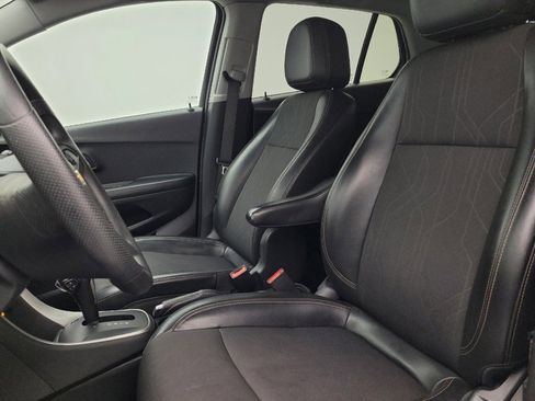 Used 2021 Chevrolet Trax LT image 17