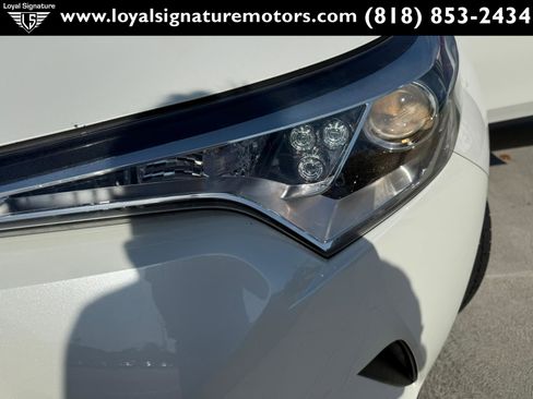 Used 2018 Toyota C-HR XLE image 34