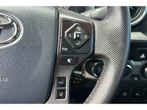 Used 2020 Toyota Tacoma TRD Off-Road w/ TRD Premium Off Road Package AWD/4WD image 28