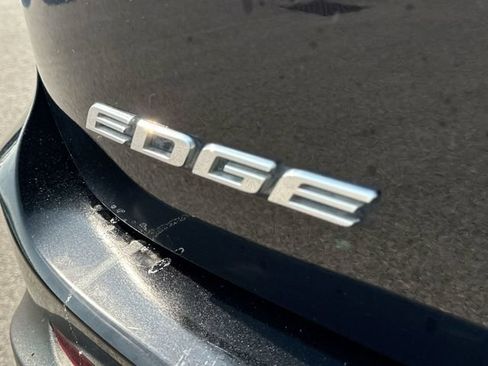 Used 2018 Ford Edge Titanium w/ Equipment Group 302A AWD/4WD image 33