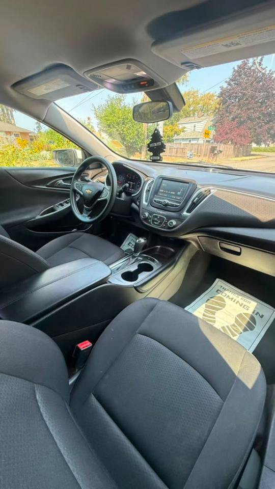 Used 2018 Chevrolet Malibu LT FWD image 5