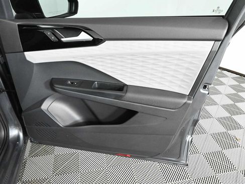 Certified 2023 Volkswagen Taos S FWD image 9