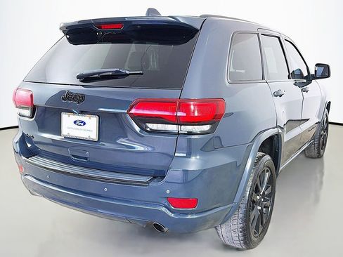Used 2017 Jeep Grand Cherokee Altitude AWD/4WD image 7